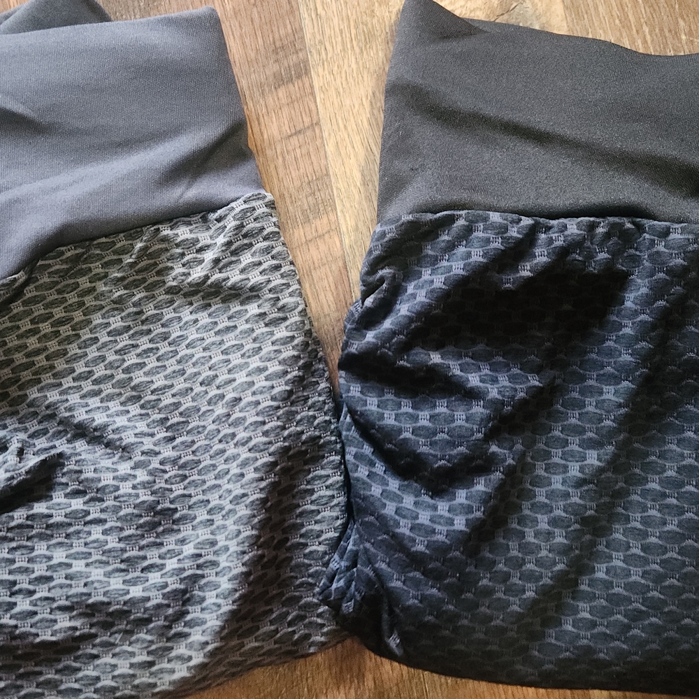 Black and Gray Textured Leggings